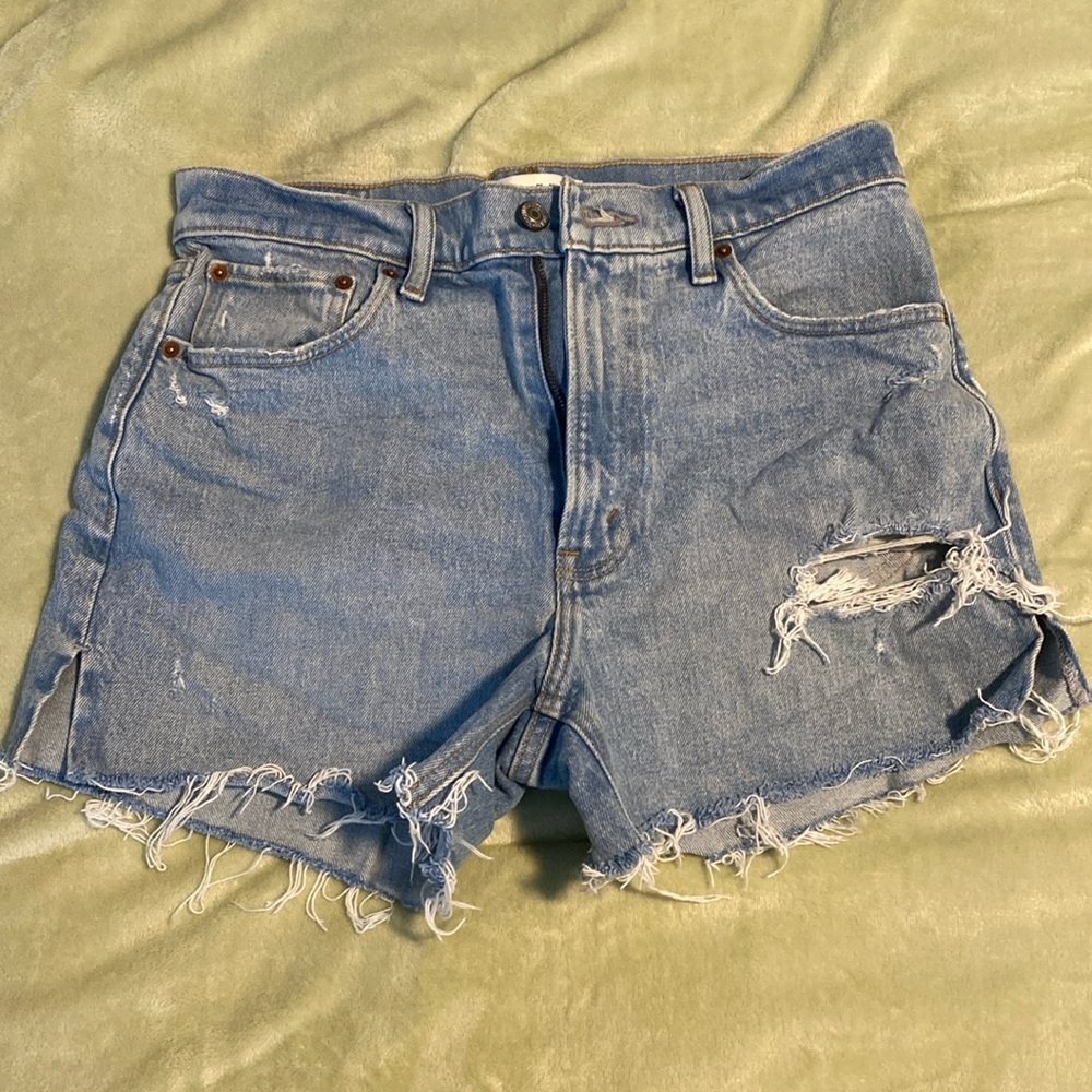 Abercrombie & Fitch High Rise 4” Mom Jean Shorts